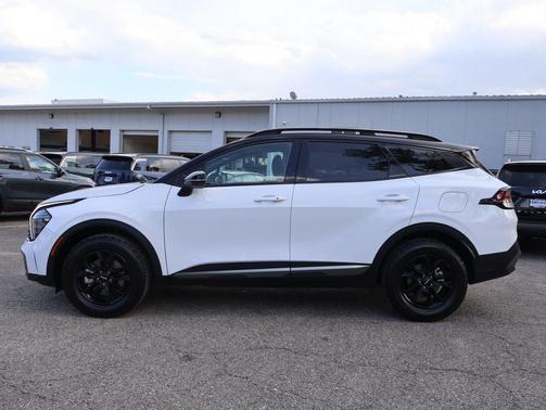 Glacier White Pearl/Ebony Black Roof 2024 Kia Sportage S