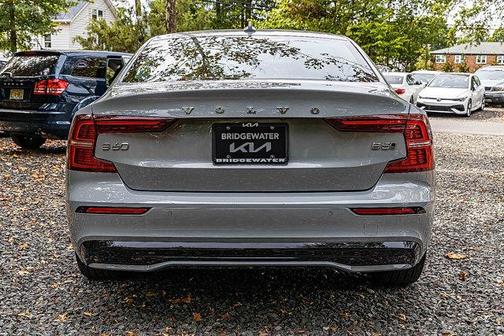 2024 Volvo S60 Plus Dark Theme