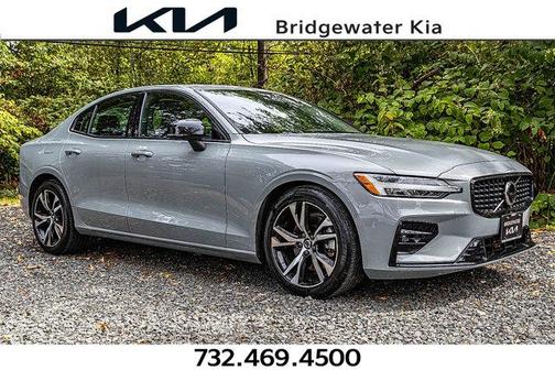 2024 Volvo S60 Plus Dark Theme