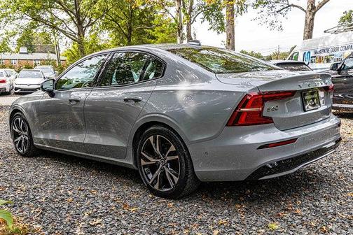 2024 Volvo S60 Plus Dark Theme