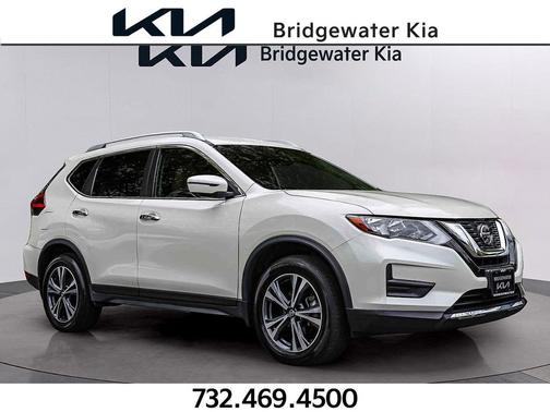 Pearl White Tricoat 2019 Nissan Rogue SV