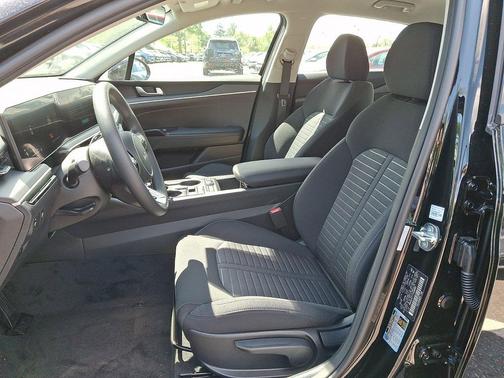 Aurora Black Pearl 2026 Kia K5 LXS