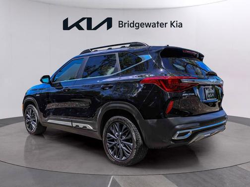 Cherry Black 2023 Kia Seltos Nightfall