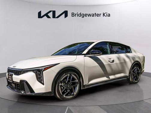 Snow White Pearl 2025 Kia K4 GT-Line