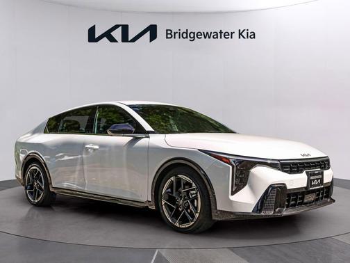Snow White Pearl 2025 Kia K4 GT-Line