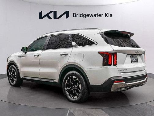 Glacial White Pearl 2025 Kia Sorento S