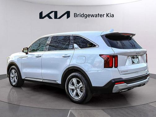 Glacial White Pearl 2024 Kia Sorento LX
