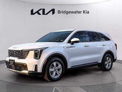 Glacial White Pearl 2024 Kia Sorento LX