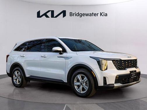 Glacial White Pearl 2024 Kia Sorento LX