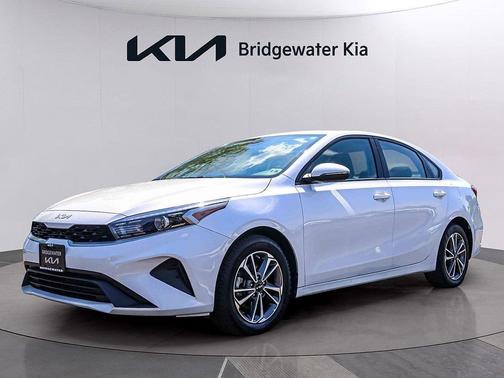 Snow White Pearl 2023 Kia Forte LXS