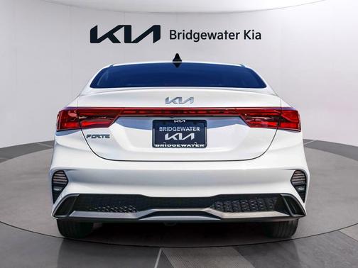 Snow White Pearl 2023 Kia Forte LXS