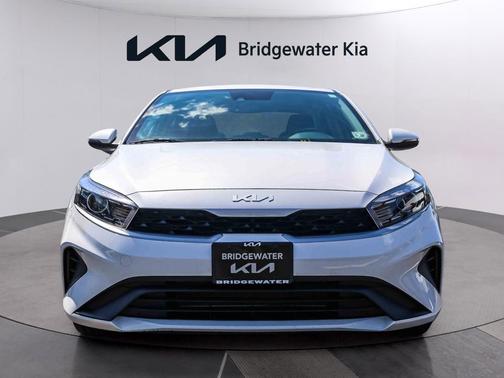 Snow White Pearl 2023 Kia Forte LXS