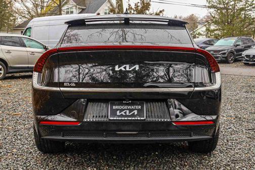 Aurora Black Pearl 2024 Kia EV6 Wind