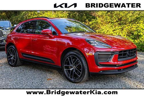 2022 Porsche Macan Base