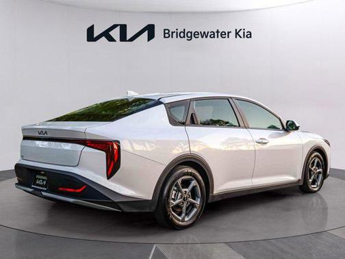 Snow White Pearl 2025 Kia K4 LXS