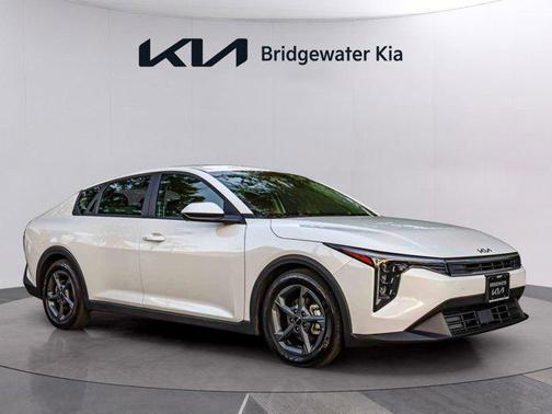 Snow White Pearl 2025 Kia K4 LXS