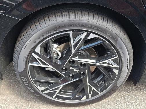 Aurora Black Pearl 2026 Kia K5 GT-Line
