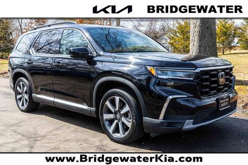 2023 Honda Pilot Touring 8-Passenger
