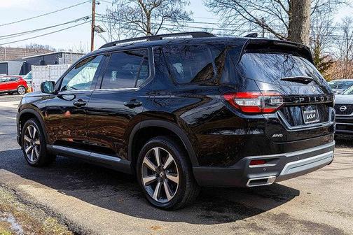 2023 Honda Pilot Touring 8-Passenger