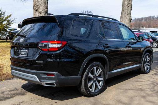 2023 Honda Pilot Touring 8-Passenger