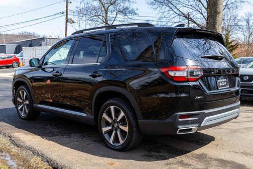 2023 Honda Pilot Touring 8-Passenger