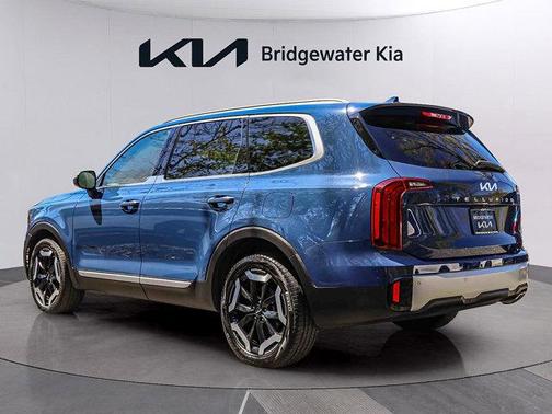 Midnight Lake Blue 2024 Kia Telluride S
