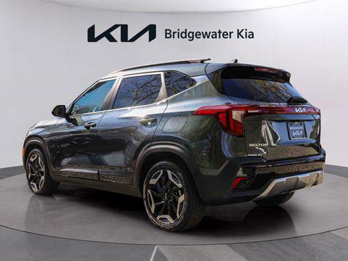 Gravity Gray 2024 Kia Seltos SX