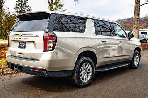 2023 Chevrolet Suburban LT