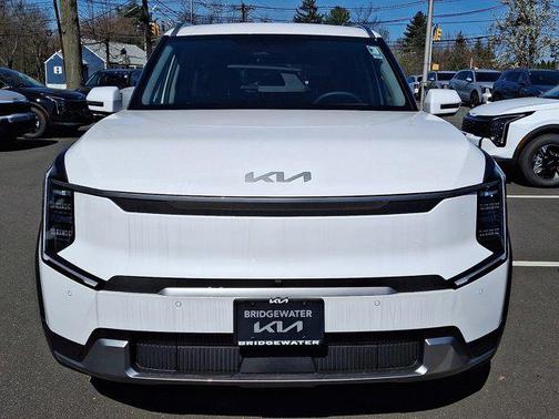 Glacial White Pearl 2026 Kia EV9 Wind
