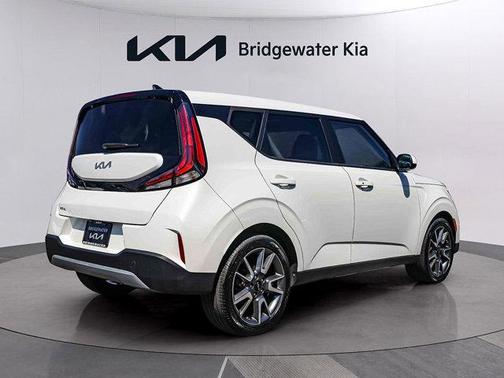 Snow White Pearl 2024 Kia Soul EX