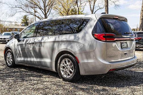 Silver Mist Clearcoat 2023 Chrysler Pacifica Touring L