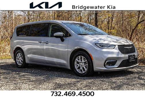 Silver Mist Clearcoat 2023 Chrysler Pacifica Touring L