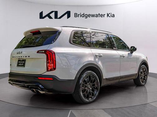 Glacial White Pearl 2022 Kia Telluride SX