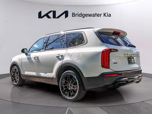 Glacial White Pearl 2022 Kia Telluride SX