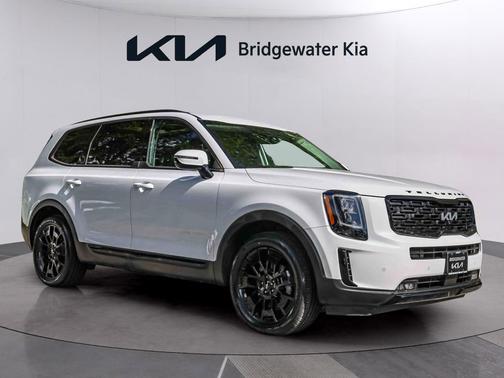 Glacial White Pearl 2022 Kia Telluride SX