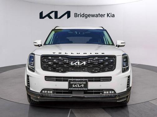 Glacial White Pearl 2022 Kia Telluride SX