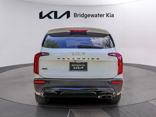 Glacial White Pearl 2022 Kia Telluride SX