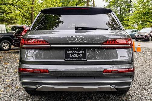 2022 Audi Q7 45 Premium Plus