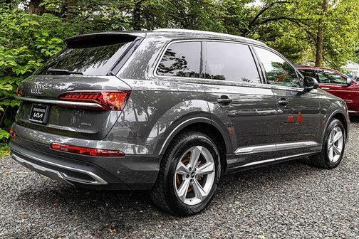 2022 Audi Q7 45 Premium Plus