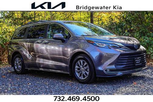 2021 Toyota Sienna XLE 8 Passenger