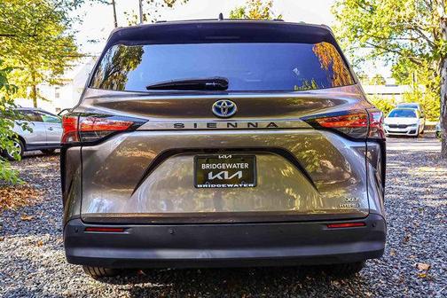 2021 Toyota Sienna XLE 8 Passenger