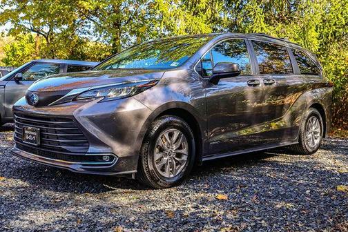 2021 Toyota Sienna XLE 8 Passenger