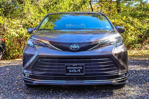 2021 Toyota Sienna XLE 8 Passenger