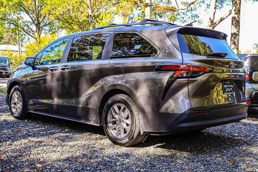 2021 Toyota Sienna XLE 8 Passenger