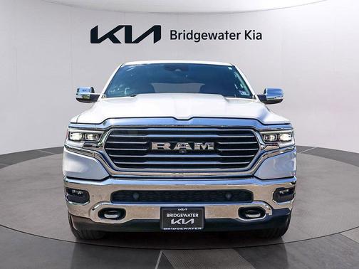Ivory White Tri-Coat Pearlcoat 2019 RAM 1500 Longhorn