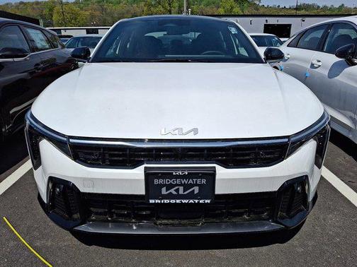 Snow White Pearl 2025 Kia K4 GT-Line Turbo