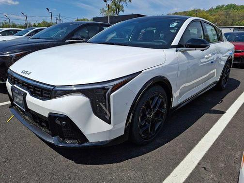 Snow White Pearl 2025 Kia K4 GT-Line Turbo
