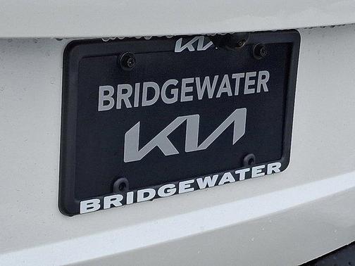 Snow White Pearl 2026 Kia Carnival Hybrid SX