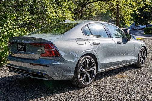 2024 Volvo S60 Ultimate Dark Theme