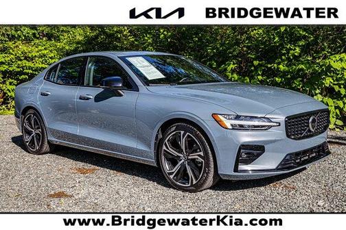 2024 Volvo S60 Ultimate Dark Theme